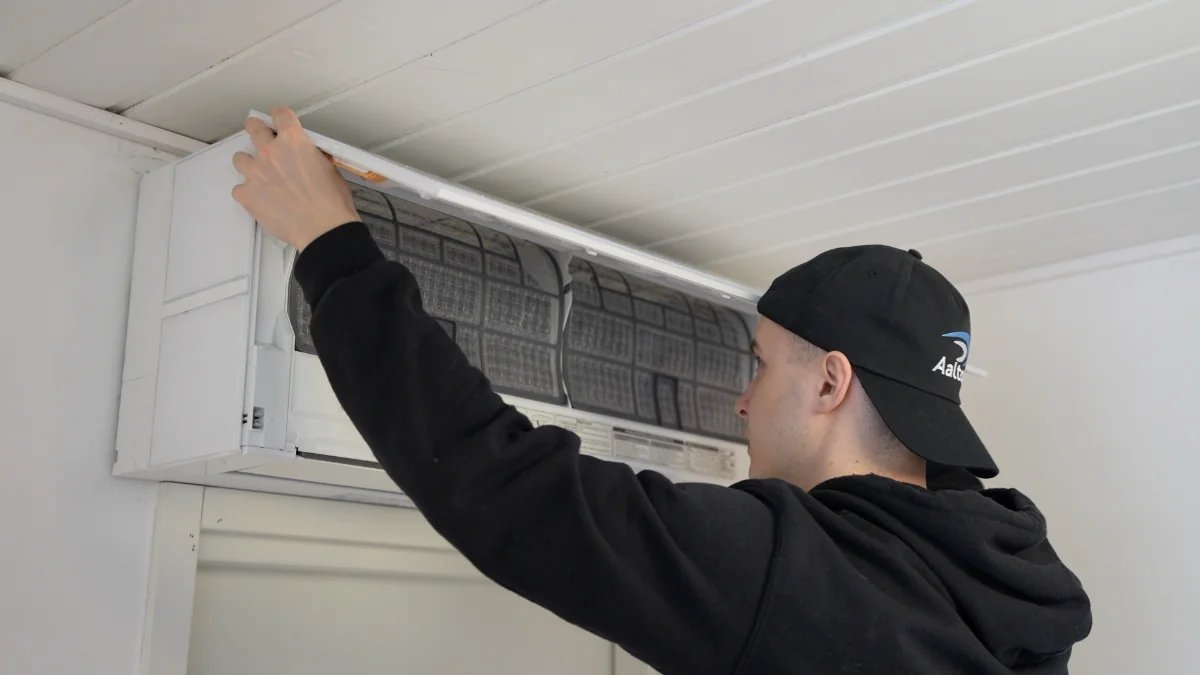 Ilmalämpöpumpun lopputarkastus ja suodattimien tarkistus huollon jälkeen